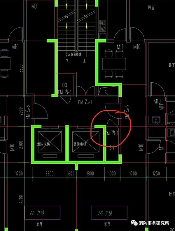 防火門、防火窗在關閉后應具有煙密閉的性能？